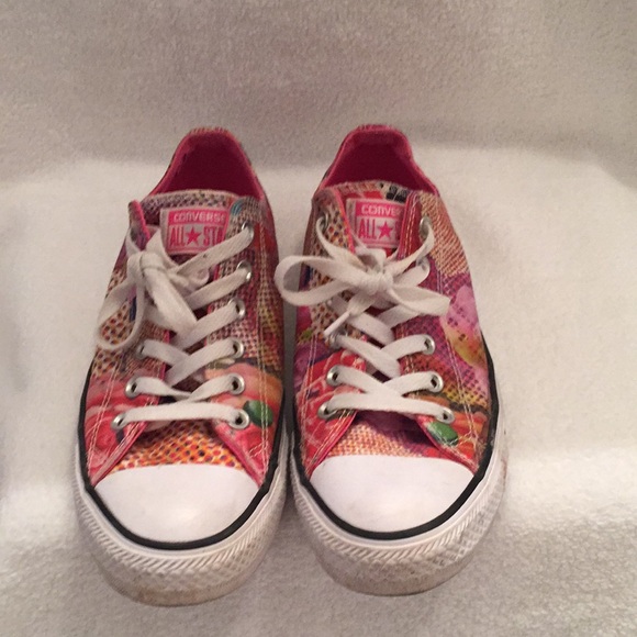 Floral converse. Size women’s 9. Men’s 7 - Picture 2 of 8